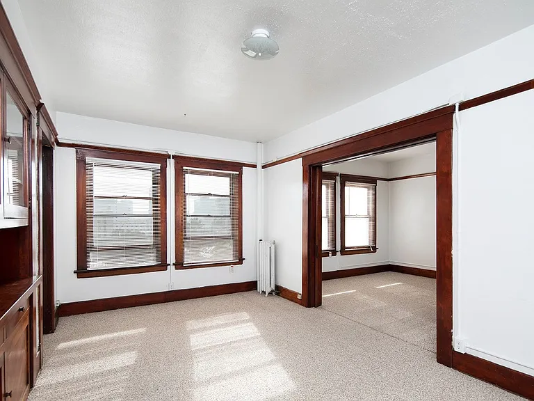 Windsor Apartments — Photo 4