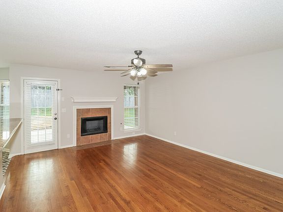 4th image of 7427 Fox Creek Dr