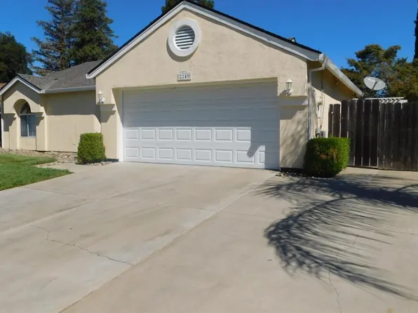 2249 Heritage Manor Dr, Riverbank, CA 95367