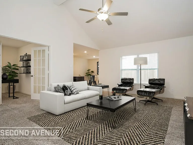 1401 Sunkiss Dr — Photo 2