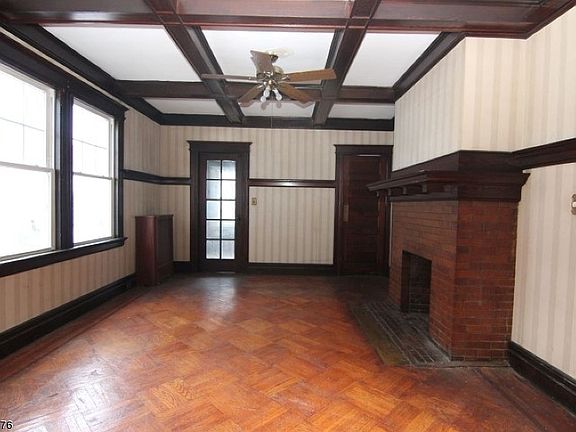 4th image of 454 Clifton Ave