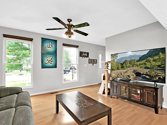 5th image of 6214 Shelba Dr