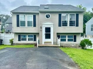 810 205th St, Pasadena, MD 21122