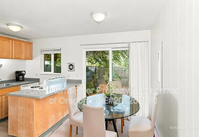 2 bed, 1.5 bath, 987 sqft, $1,645 — Photo 2