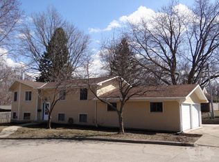 416 N Greenwood Dr, Le Mars, IA 51031