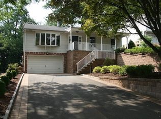 9 Hiawatha Blvd, Oakland, NJ 07436
