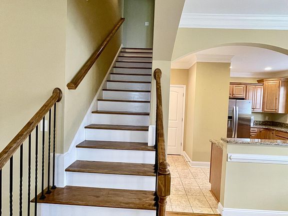 5th image of 121 Rowse Dr #1