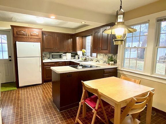 Recessed lighting. Side door