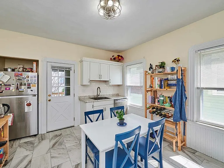 48 Wordsworth St #2 — Photo 2