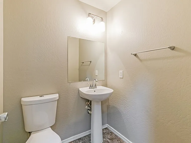 1444 N 80th Dr — Photo 15
