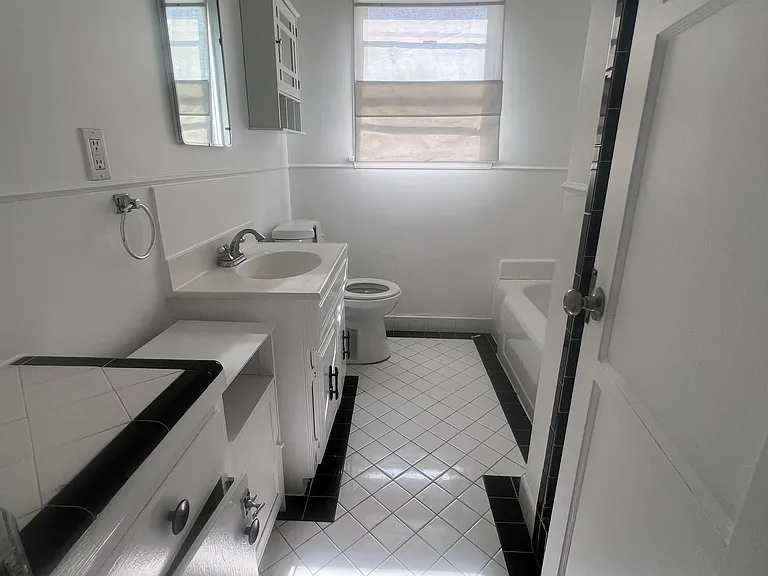 445 N Doheny Dr #F — Photo 10