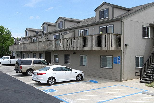 Gold Oaks Apartments Exterior