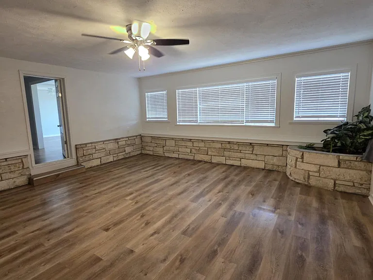 12219 Waters Park Rd — Photo 10