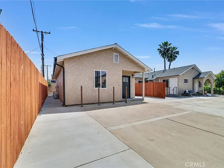 2305 Sesmas St — Photo 27