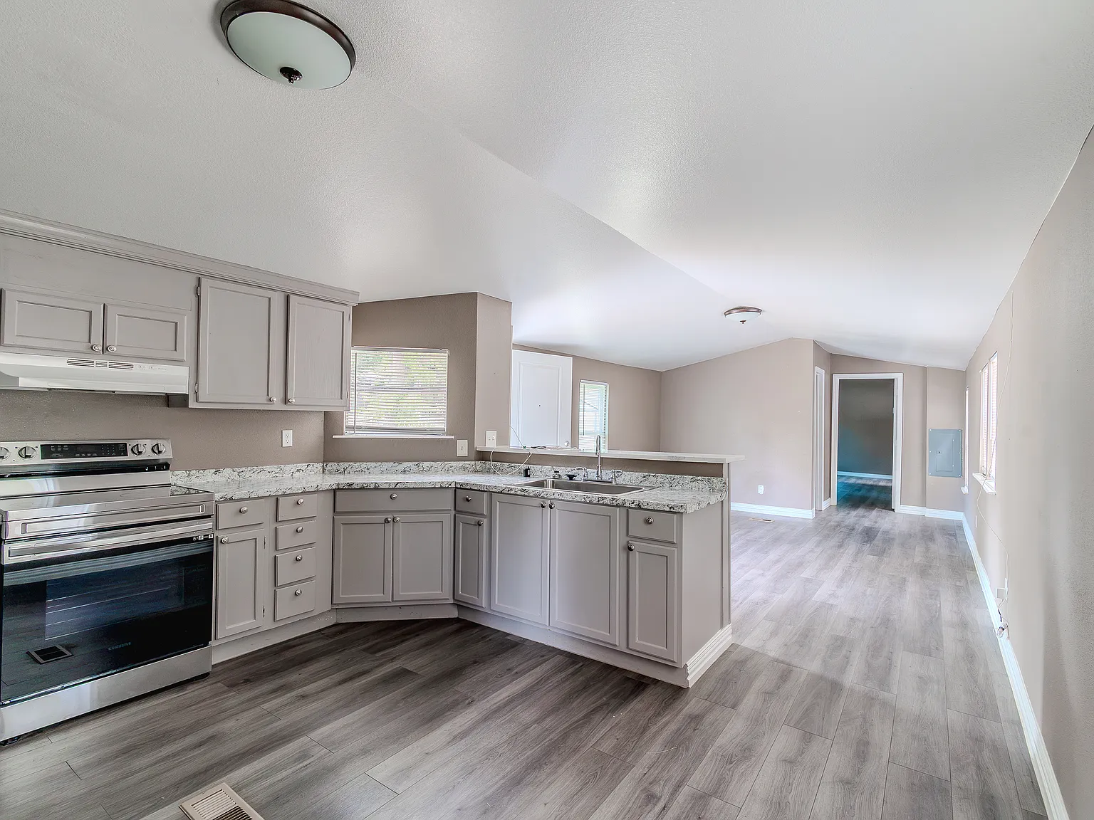 2 bed, 924 sqft, $1,650 — Photo 3