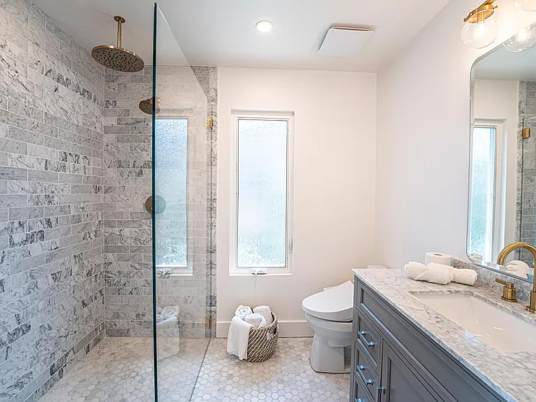 2858 Drake Ave — Photo 18