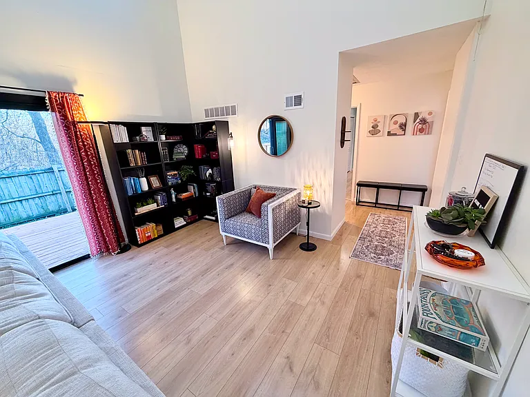 1029 NW 70th Ct — Photo 3