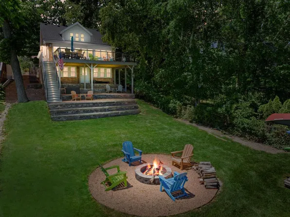 2420 Woodland Park DRIVE, Delafield, WI 53018