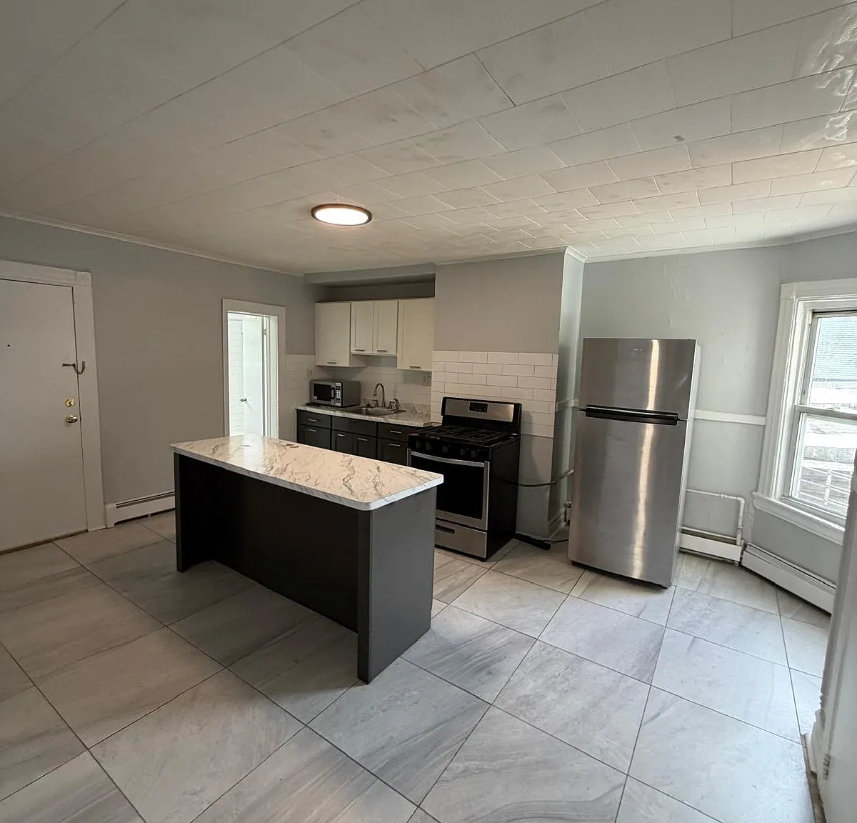 3 bed, $1,995 — Photo 1