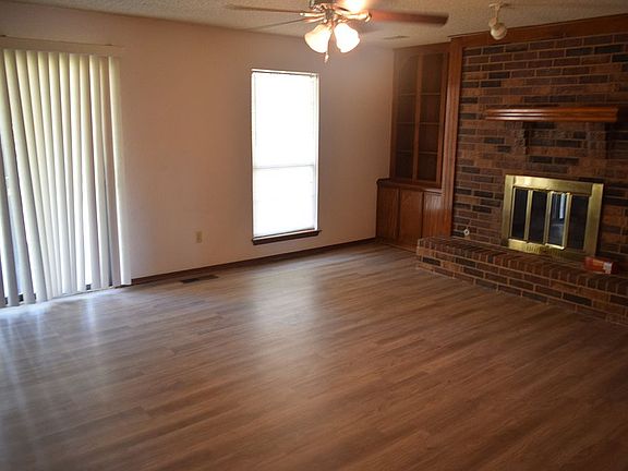 3rd image of 208 Conestoga Dr