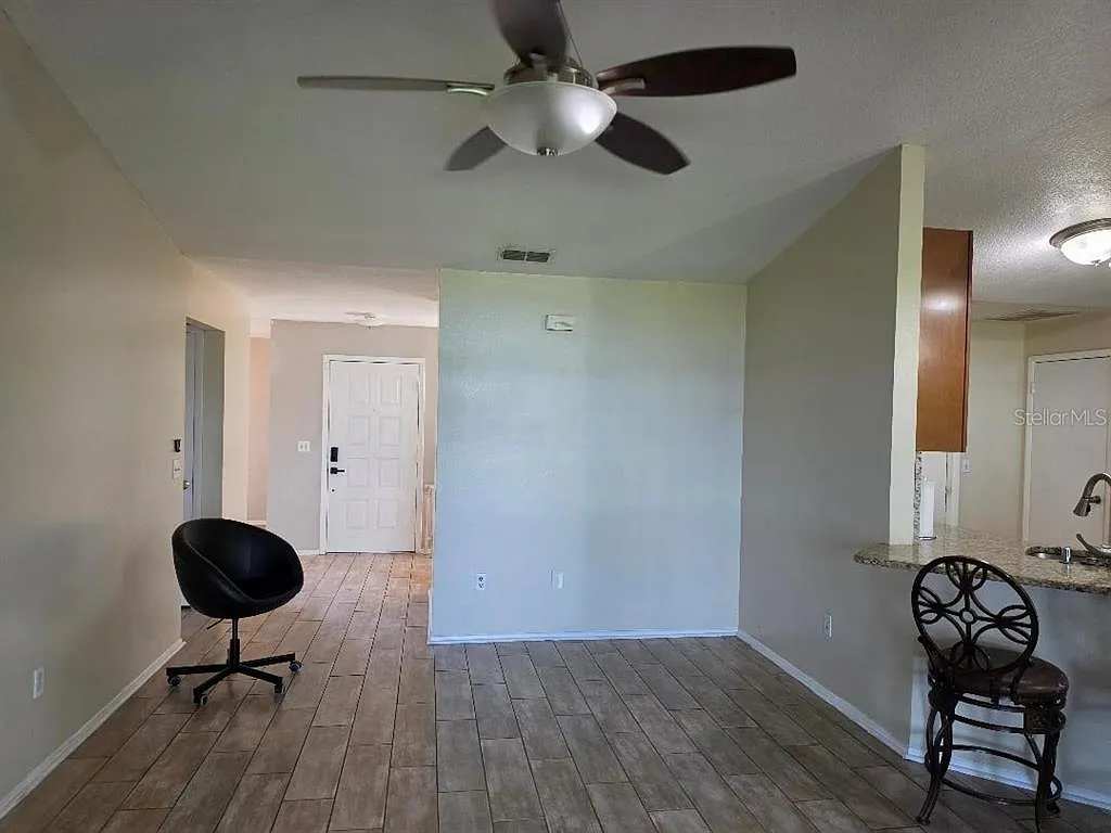 4 bed, 2.0 bath, 1945 sqft, $2,500 — Photo 4