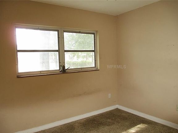 5th image of 10927 N Lantana Ave