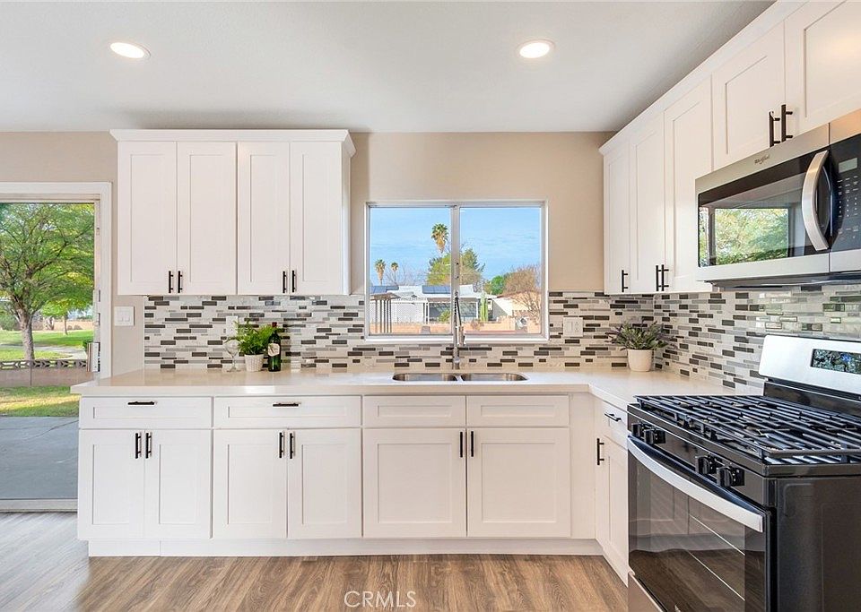 1st image of 160 Vivian Ln