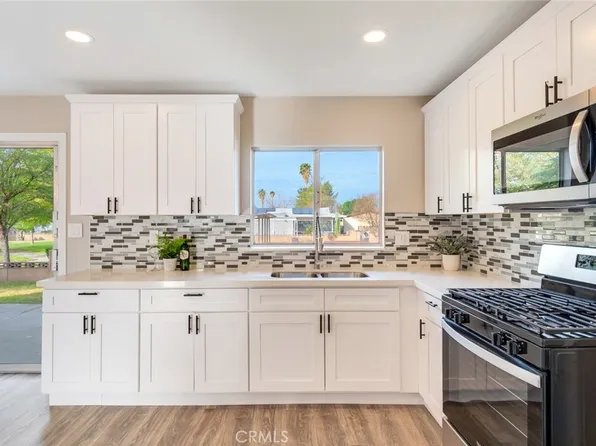160 Vivian Ln, Hemet, CA 92543