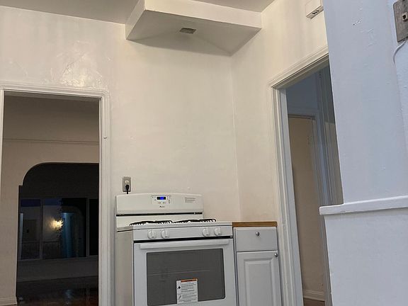 5th image of 339 N Ogden Dr