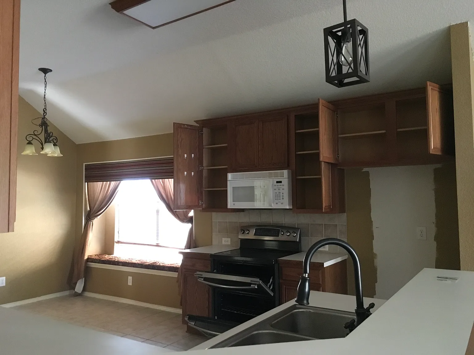 4 bed, 1900 sqft, $2,500 — Photo 2