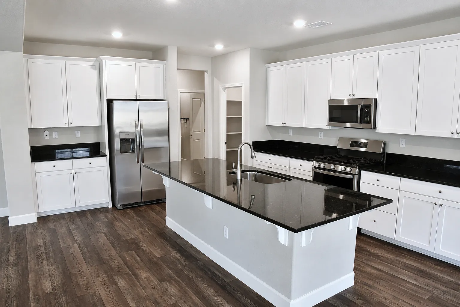 4 bed, 2.5 bath, 2288 sqft, $3,350 — Photo 4