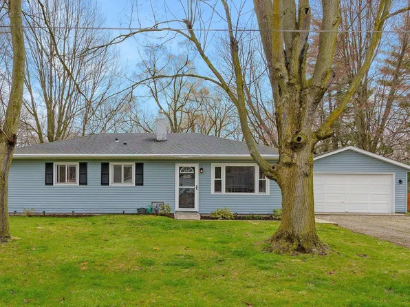 1307 Saint Marys Dr, Warsaw, IN 46580