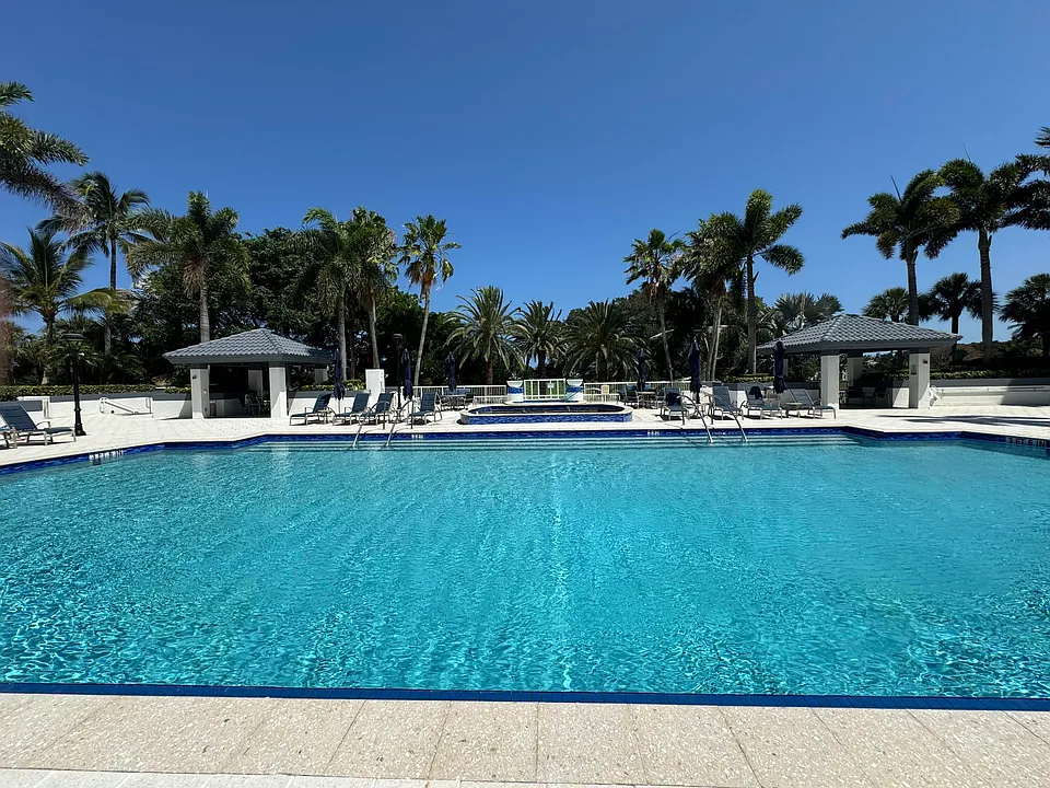 550 SE Mizner Blvd #B309