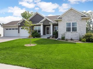 6318 Rapids Ridge Rd NE, Cedar Rapids, IA 52411