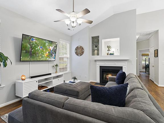 4th image of 1108 Vermillion Dr