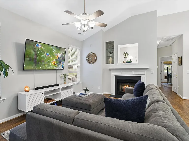1108 Vermillion Dr — Photo 4