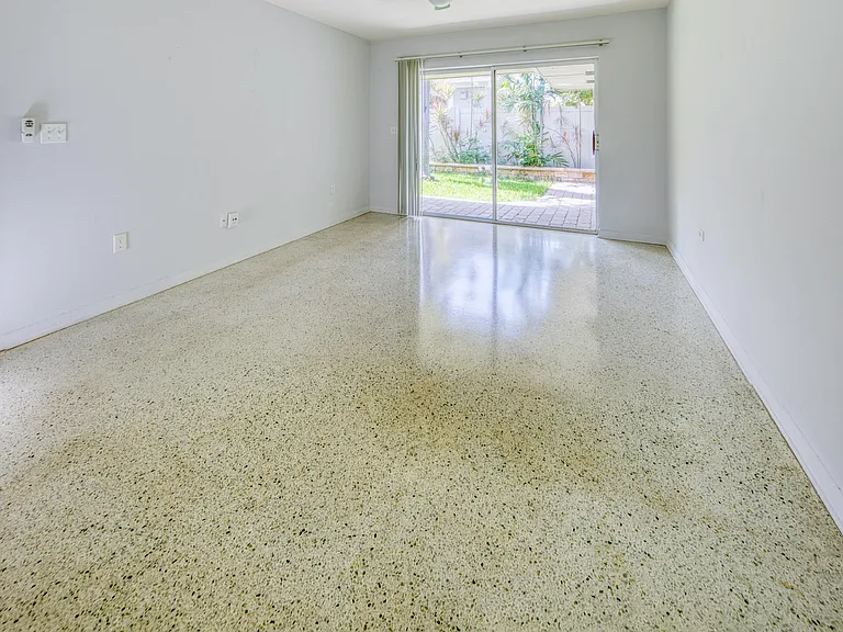 305 S Federal Hwy #2 — Photo 12