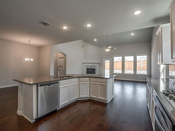 3rd image of 6031 Gloucester Dr