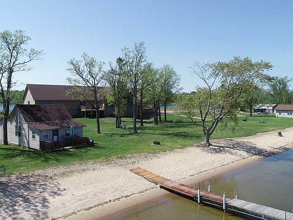 4th image of 32392 Wolf Lake Rd