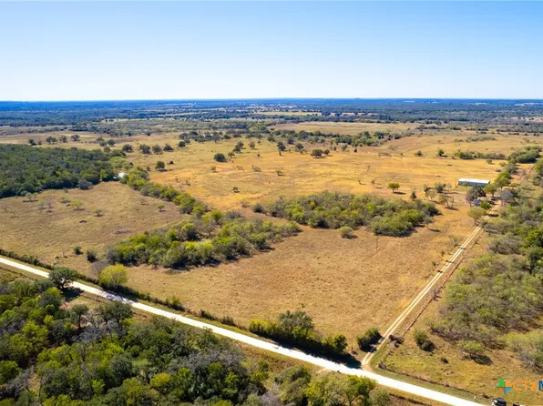 1956 County Road 441, Harwood, TX 78632