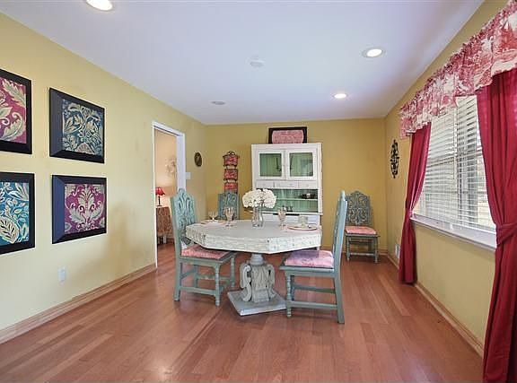 2nd image of 9715 Queenswood Ln