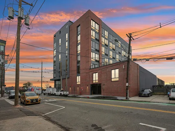 1 Mallory Avenue image 10 of 11