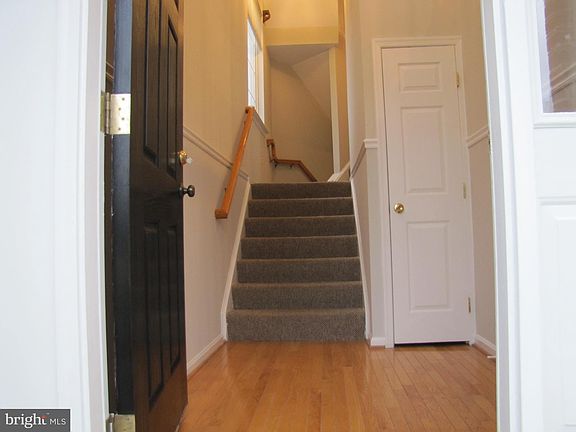 2nd image of 43791 Maison Blanc Sq