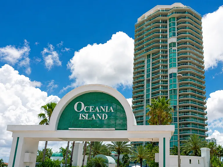 16400 Collins Ave #542 — Photo 2