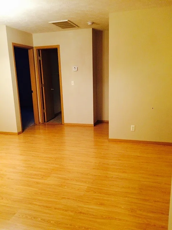 Duplex - 2 bed, 2 bath, 2 car garage in SW Springfield — Photo 4