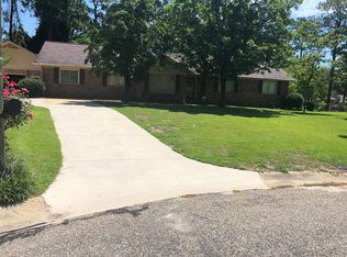 2301 Elmhurst Dr, Fayetteville, NC 28304