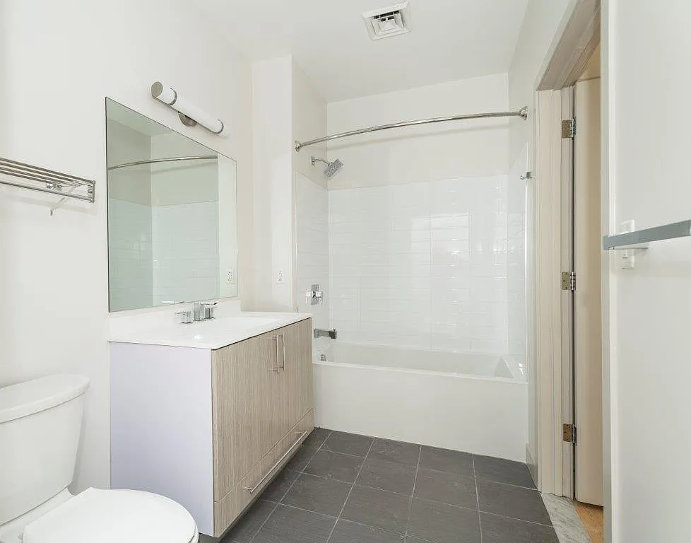 2 bed, 1080 sqft, $4,600 — Photo 1