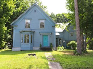 433 Main St, Derby Line, VT 05830