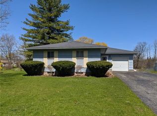 24 Shamrock Dr, Rochester, NY 14623