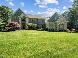 2 Goldfinch Run, Kinnelon, NJ 07405